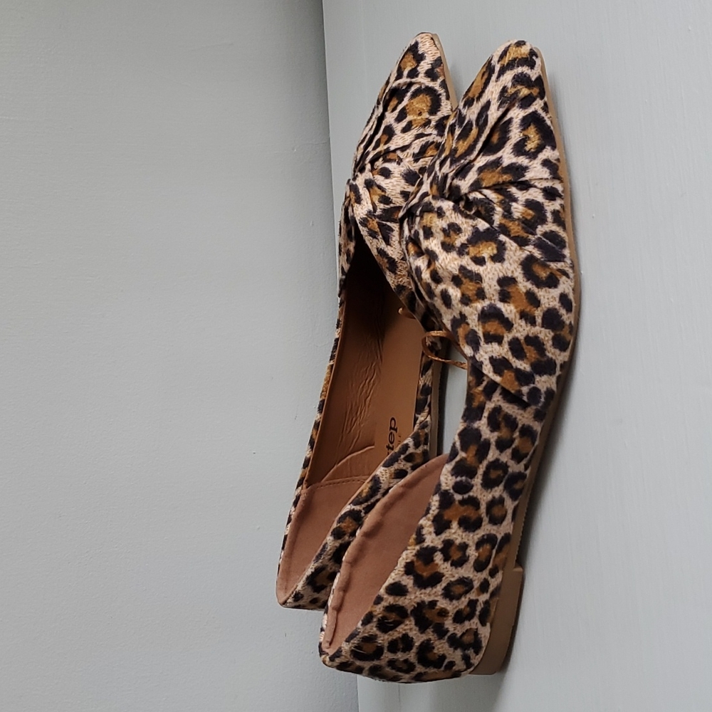 Epic Step Animal Pattern Cut Out Twist Top Flats, 7